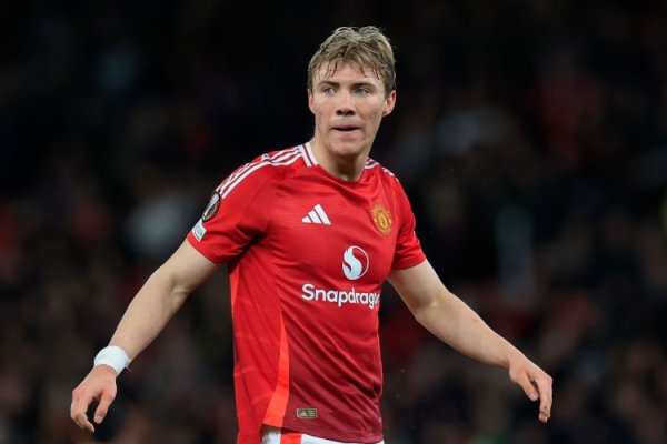 Italian media: Roma is interested in Hoylen, and Manchester United will seek to introduce Vlahovic if he leaves the team